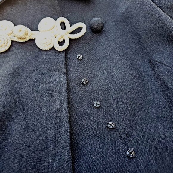 60s Black Dress Linen Wrap Soutache Ribbon Frog Buttons Union Label Size 8 - Picture 5 of 14